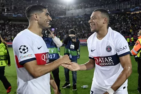 بدعوة من حكيمي.. مبابي يصل الرباط رفقة عائلته لحضور مباراة المغرب ومالي